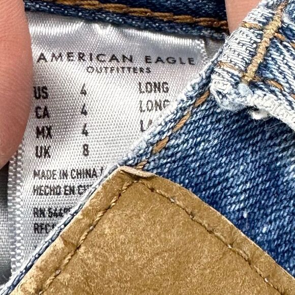 American Eagle Mom High Waisted Distressed Med Light Wash Jeans size 4L - Picture 6 of 6